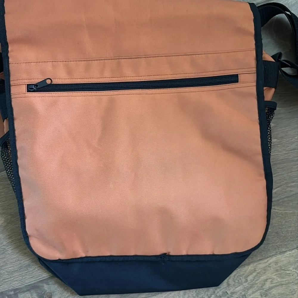 NWOT UT Longhorns Large Messenger Bag Book Bag Orange Black